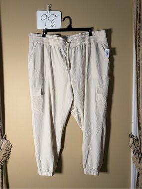 Old Navy Cream Cargo Jogger Pants